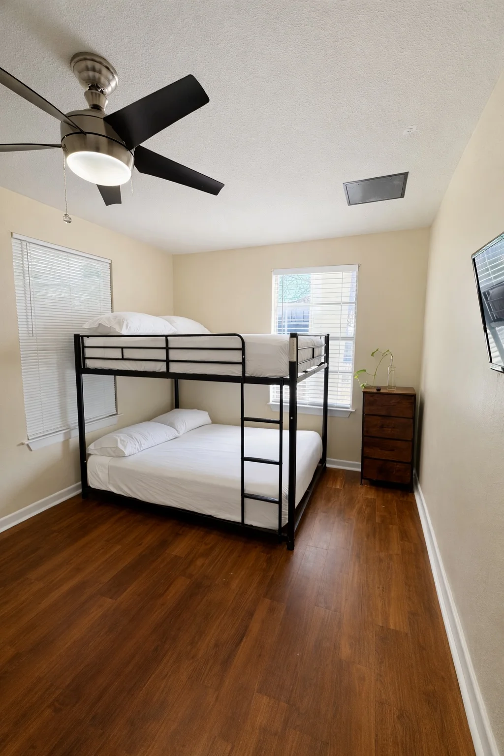 Barbie's Sober Living - Photo 4