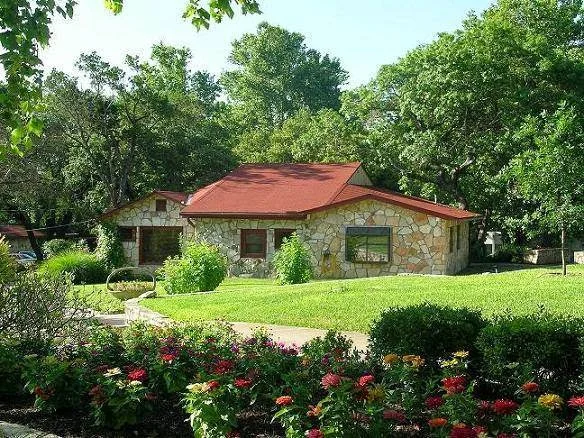 La Hacienda Treatment Center - Community Outreach Center - Photo 4