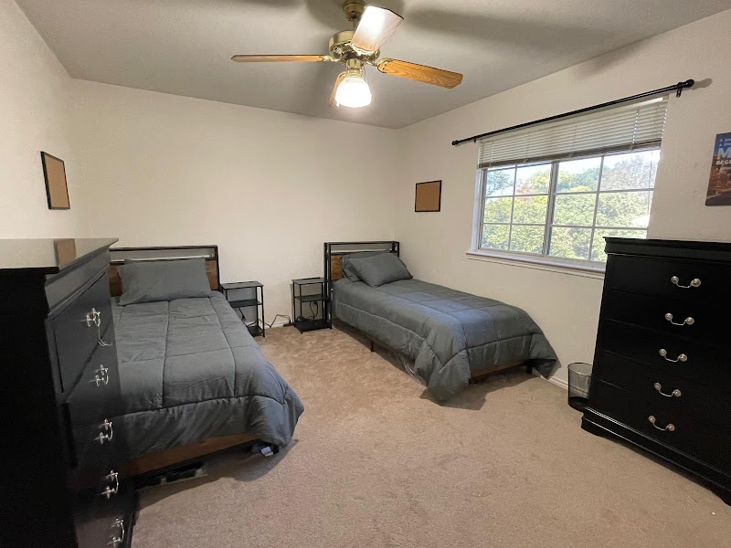 Drew's Sober Living - Photo 6