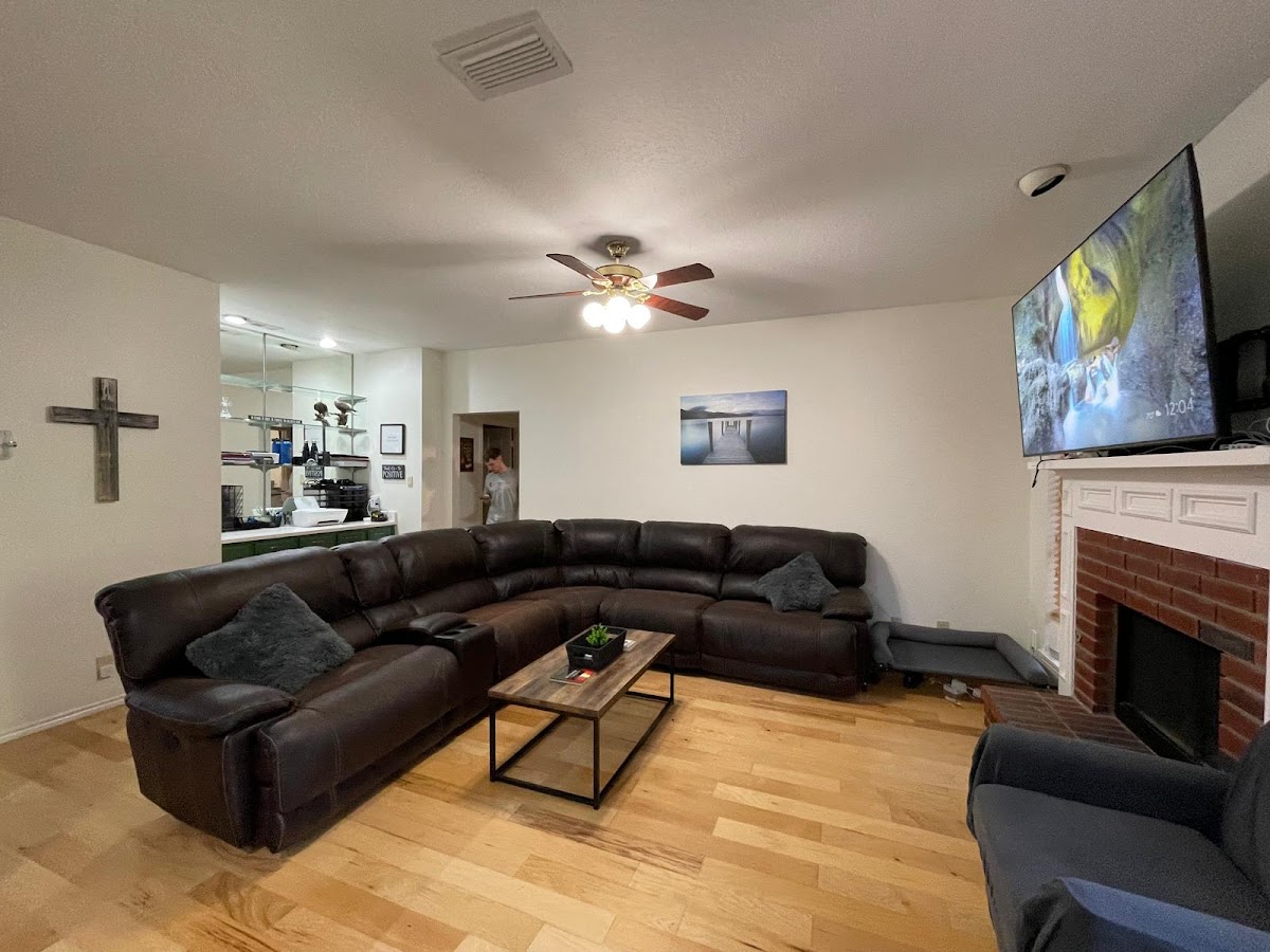 Drew's Sober Living - Photo 2
