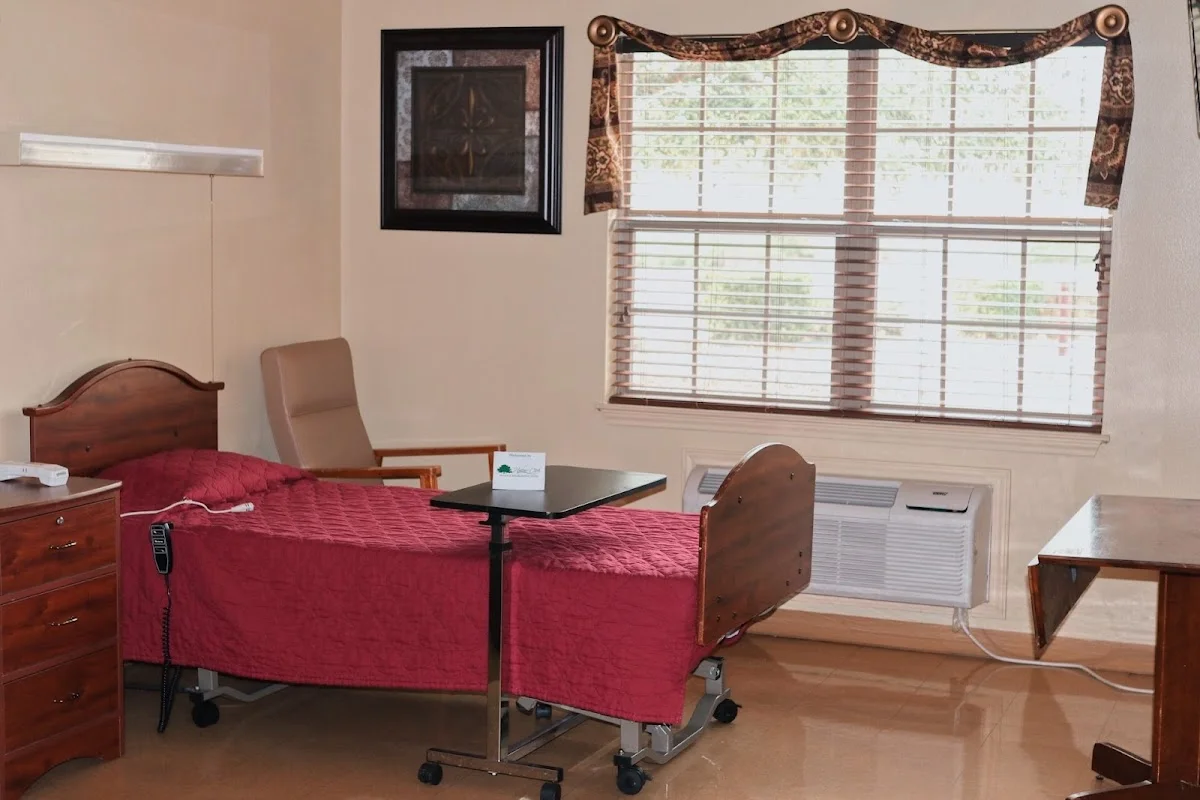 Huebner Creek Health & Rehabilitation Center - Photo 4